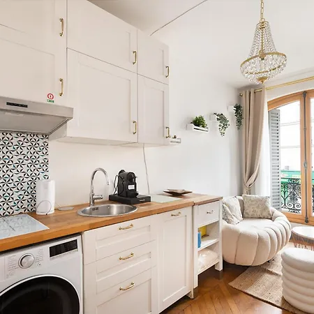 Haussmannian Elegance Close To Montmartre