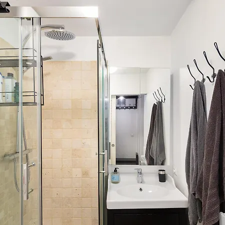 Haussmannian Elegance Close To Montmartre شقة باريس